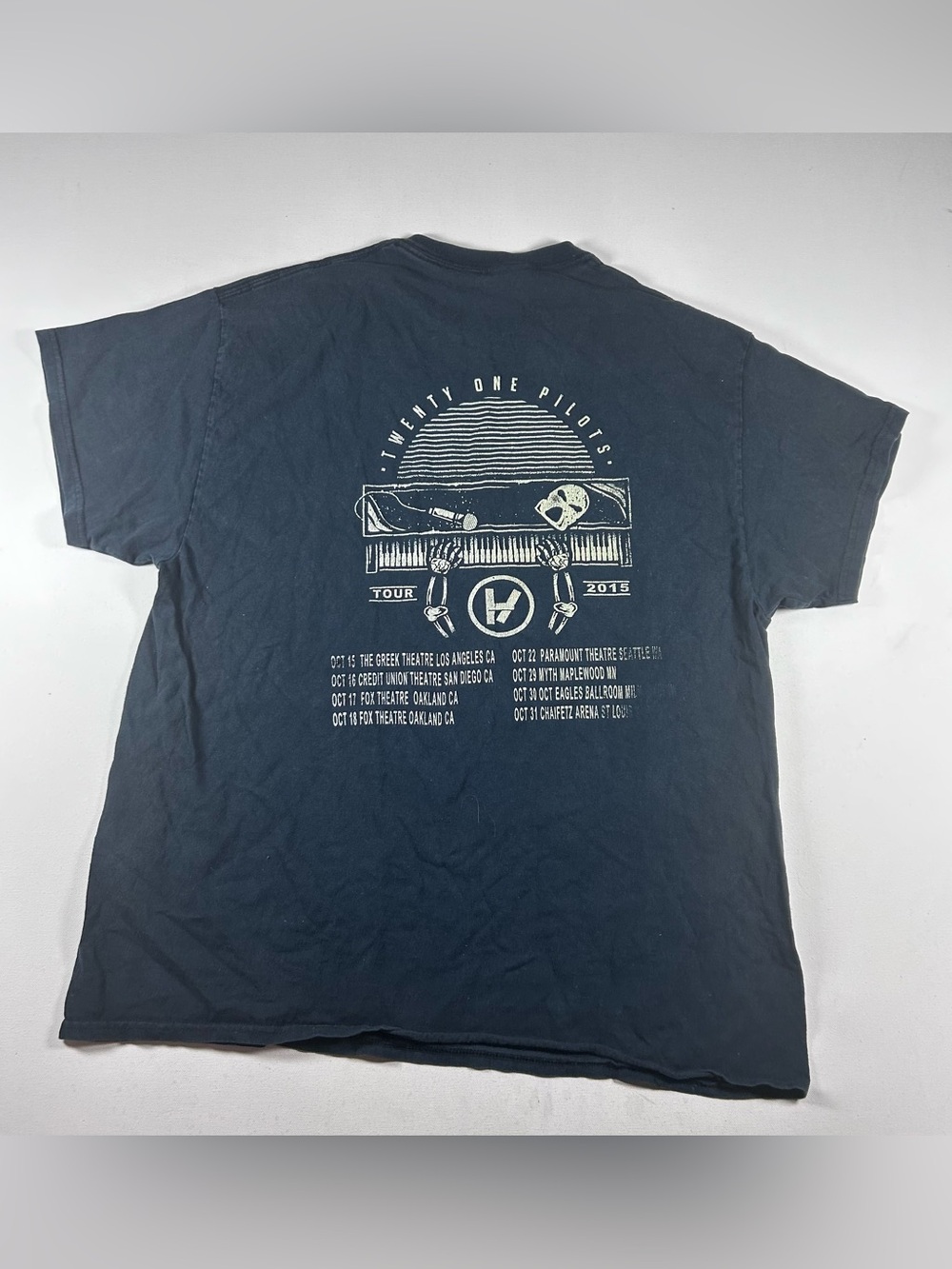 Twenty One Pilots Tour Shirt Clique 2015 Mens XL  Faded RARE Band Tee